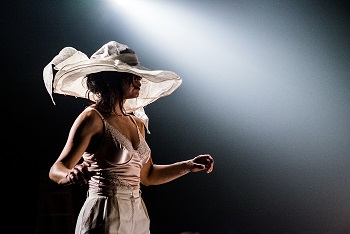 Um Coletivo apresenta duas peças no Cine-Teatro Municipal